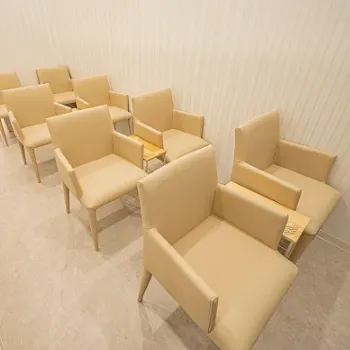 TCB東京中央美容外科 千代田区2院の都度払いの医療脱毛を受ける前の待合室