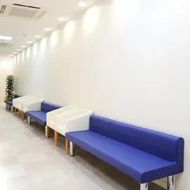 府中ことぶき町形成外科・皮フ科の医療脱毛を受ける前の待合室