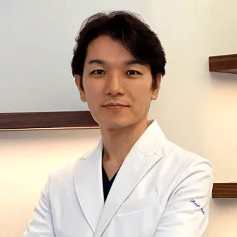Original Beauty Clinic GINZAの二重整形手術を行う院長先生