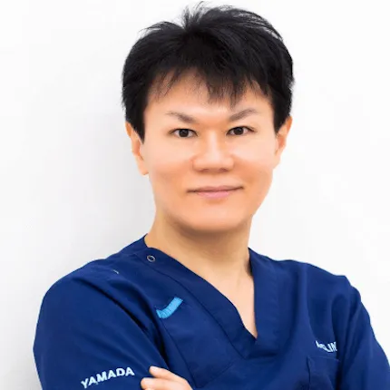 A CLINIC 銀座院の二重整形を担当する医師