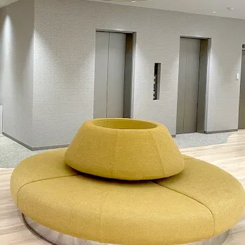 レジーナクリニック 一宮付近1院の都度払いの医療脱毛を受ける前の待合室