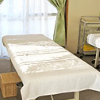 金沢美容外科クリニックのジェントルマックスプロによる施術を受ける施術室