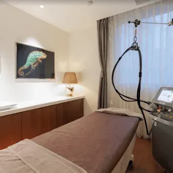 スコール金沢クリニックのジェントルマックスプロによる施術を受ける施術室