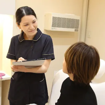市川スキンクリニックの都度払いの医療脱毛を受ける前のカウンセリングの様子