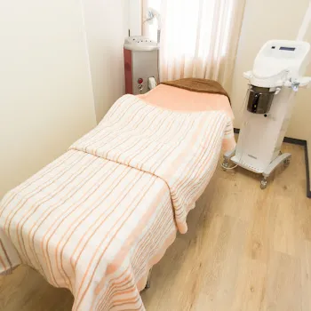 イデア美容皮膚科クリニック 柏院の都度払いの医療脱毛を受ける施術室