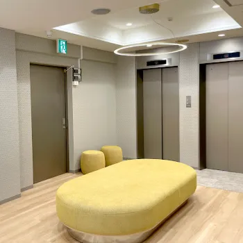 レジーナクリニック 岸和田付近1院の都度払いの医療脱毛を受ける前の待合室