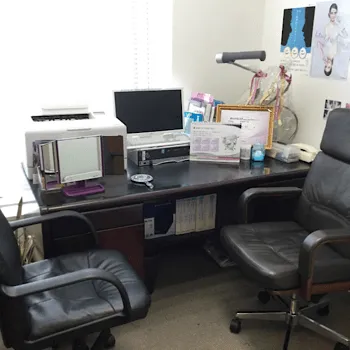 神成美容外科のエラボトックスを受ける前の診察室