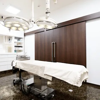 共立美容外科 神戸三宮院のエラボトックスを受ける処置室