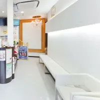 自由通り皮ふ科の都度払いの医療脱毛を受ける前の待合室