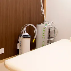 つさかこどもおとな皮膚科・泌尿器科の都度払いの医療脱毛を受ける施術室