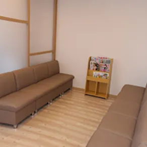 くりはら形成外科・皮フ科・美容皮フ科の都度払いの医療脱毛を受ける前の待合室