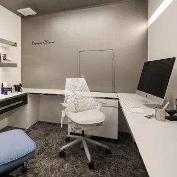 EMMA CLINICのヒアルロン酸注射を受ける前の待合室