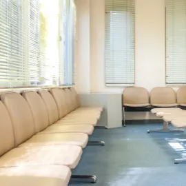 福田泌尿器科・皮膚科医院の都度払いの医療脱毛を受ける前の待合室