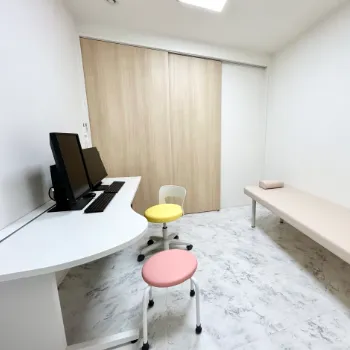 ももの木みんなのクリニックの都度払いの医療脱毛を受ける前の診察室