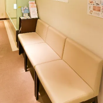 蒲田グランデュオ皮膚科の都度払いの医療脱毛を受ける前の待合室
