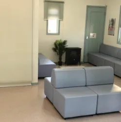 坂の上皮膚科形成外科の都度払いの医療脱毛を受ける前の待合室