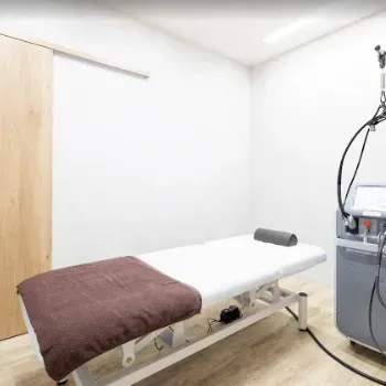 アステリアクリニックのジェントルマックスプロによる施術を受ける施術室