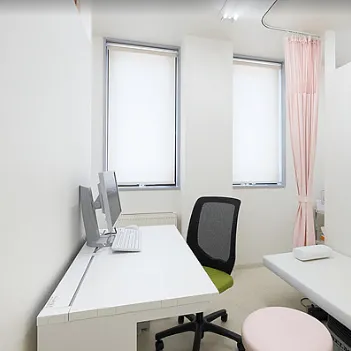平岡皮膚科スキンケアクリニックのジェントルマックスプロによる施術を受ける前の診察室
