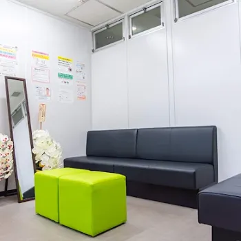 ゆうスキンクリニック 台東区1院の都度払いの医療脱毛を受ける前の待合室
