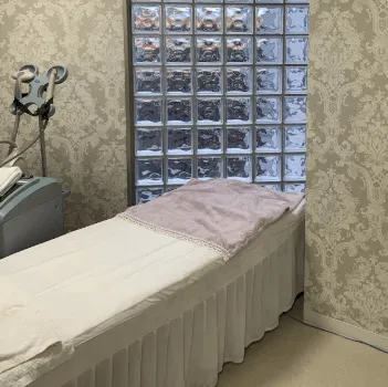お肌のクリニックの都度払いの医療脱毛を受ける施術室