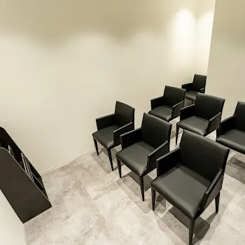 TCB東京中央美容外科 高槻院の都度払いの医療脱毛を受ける前の待合室