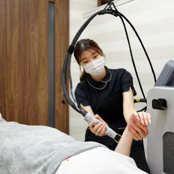 スカイ美容皮膚科の都度払いの医療脱毛を受ける施術の様子