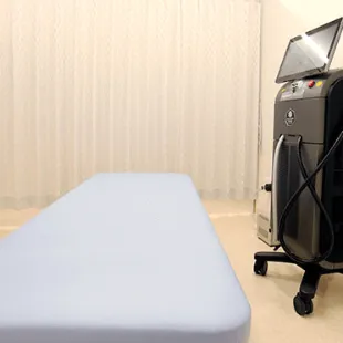 千里中央花ふさ皮ふ科の都度払いの医療脱毛を受ける施術室