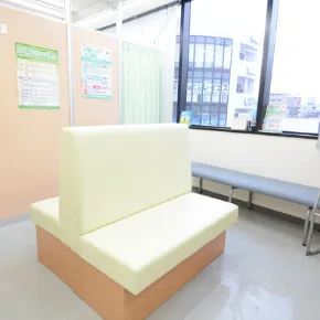浦安サンクリニックの都度払いの医療脱毛を受ける前の待合室