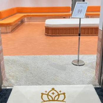 レジーナクリニック 青葉台付近の都度払いの医療脱毛を受ける際の店内入り口