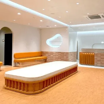 レジーナクリニック 青葉台付近の都度払いの医療脱毛を受ける前の待合室