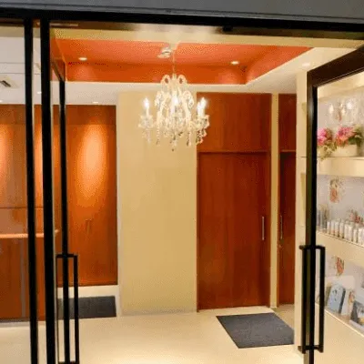 芦屋美容クリニックの都度払いの医療脱毛を受けるクリニックの入り口