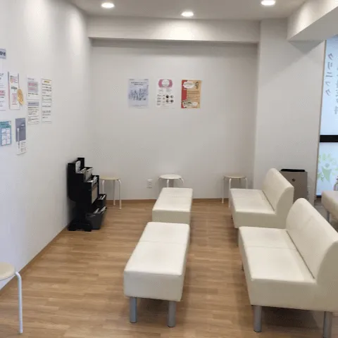 芦屋ファミリークリニック形成外科皮フ科の都度払いの医療脱毛を受ける前の待合室