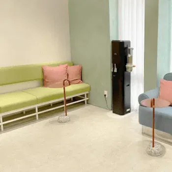 フレイアクリニック 道玄坂付近1院の都度払いの医療脱毛を受ける前の待合室