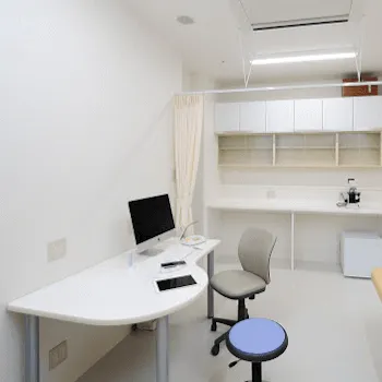 府中ことぶき町形成外科・皮フ科の都度払いの医療脱毛を受ける前の診察室
