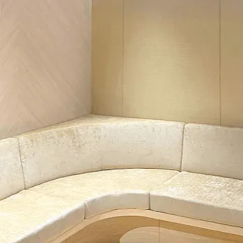 レジーナクリニック 府中付近1院の都度払いの医療脱毛を受ける前の待合室
