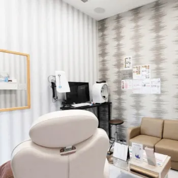 LETICIA CLINICのジェントルマックスプロによる施術を受ける施術室