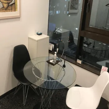 美容皮膚科アイエスクリニック 銀座のジェントルマックスプロによる施術を受ける前のカウンセリングルーム