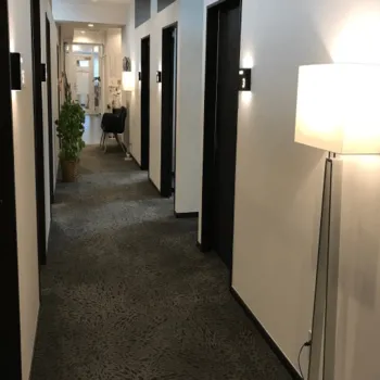 美容皮膚科アイエスクリニック 銀座のジェントルマックスプロによる施術を受ける医院の院内の様子