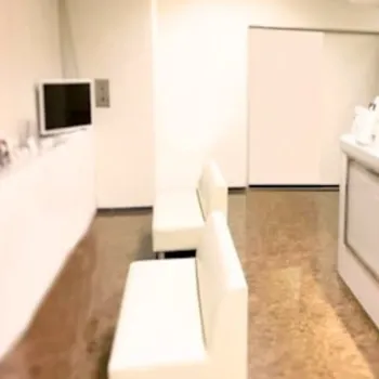 共立美容外科 浜松院の二重整形を受ける前の待合室