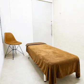 水上形成外科 美容クリニックのジェントルマックスプロによる施術を受ける施術室
