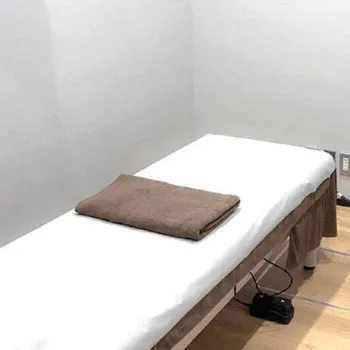 レジーナクリニック 浜松付近1院のジェントルマックスプロによる施術を受ける施術室
