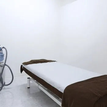 リゼクリニック 廿日市付近1院の都度払いの医療脱毛を受ける施術室