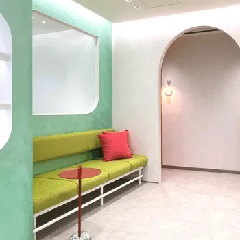 フレイアクリニック市ケ谷付近の都度払いの医療脱毛を受ける前の待合室