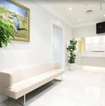 飯田橋駅前さくら坂クリニックの都度払いの医療脱毛を受ける前の待合室