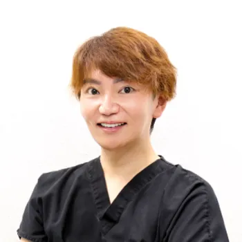 ハニークリニックのクマ取り整形を担当する医師