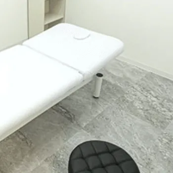 TCB東京中央美容外科 京都2院のほくろ除去を受ける施術室
