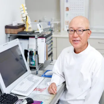 くにしげクリニックの二重整形を担当する医師