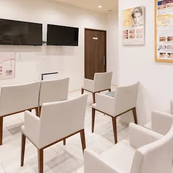 樹のひかり 形成外科・皮ふ科　奈良本院のクマ取り整形を受ける前の待合室