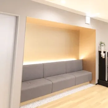 レジーナクリニック 日暮里付近の都度払いの医療脱毛を受ける前の待合室