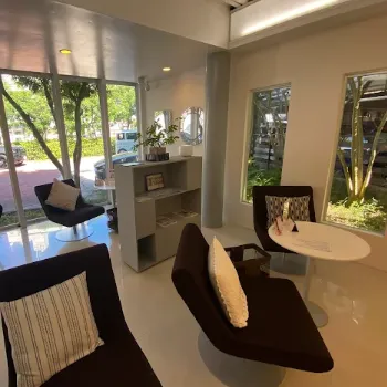 ユニバーサルオキナワのサロン脱毛を受ける前の待合室